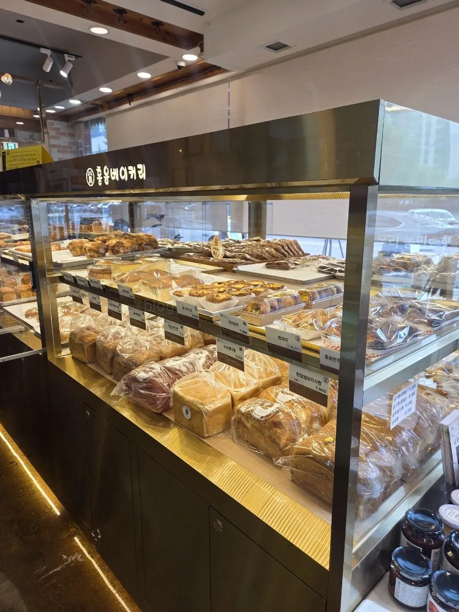 Display of loaves and whole-wheat bread made with Korean-grown ingredients