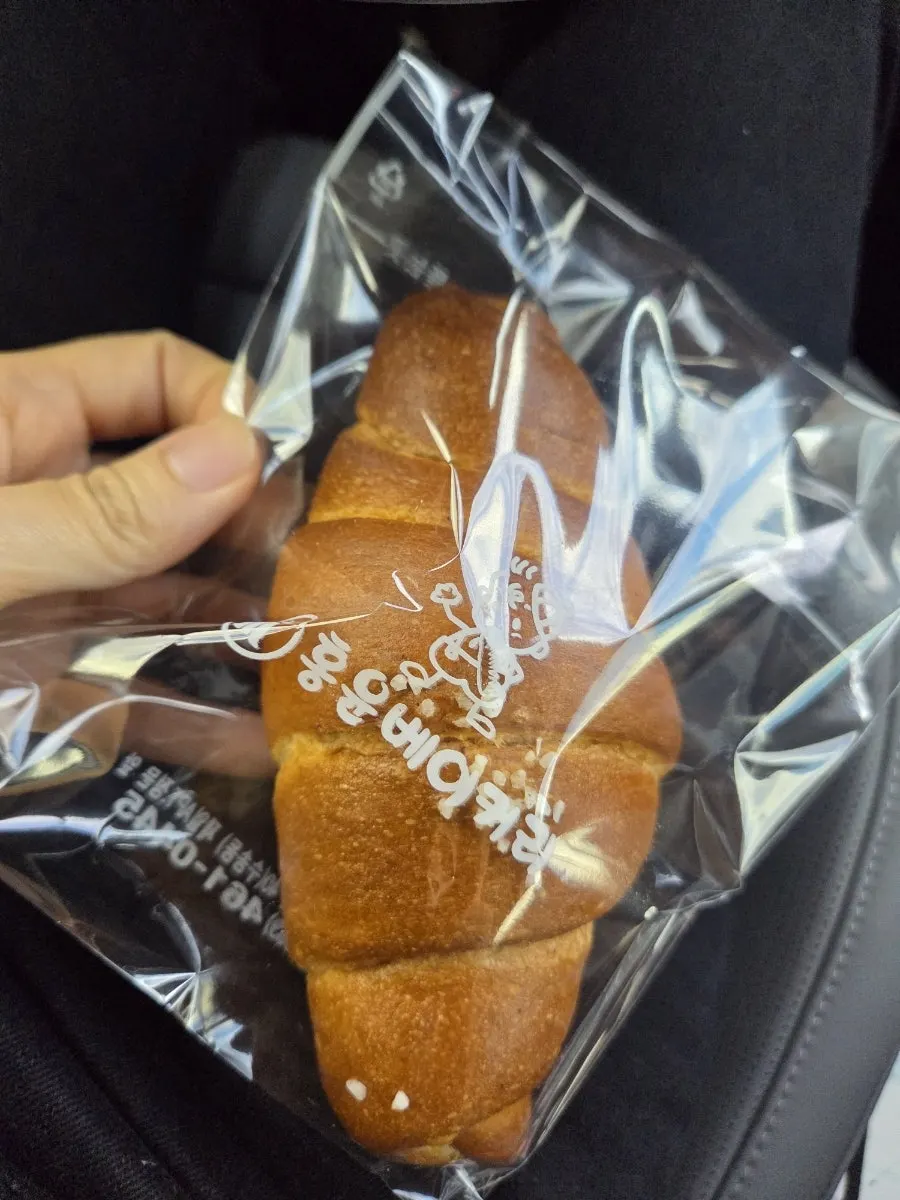 Eco-friendly paper bag printed with a message about Korean-grown ingredients