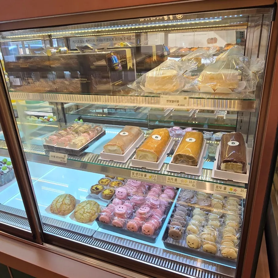 Egg tarts sold in a limited quantity of 15 per day