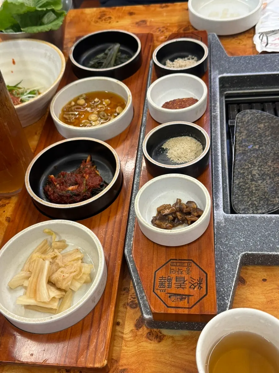 공기밥과 계란찜을 곁들인 주문