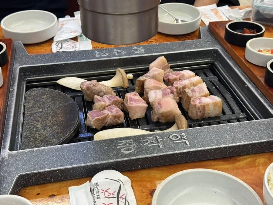 두툼한 마블 삼겹살