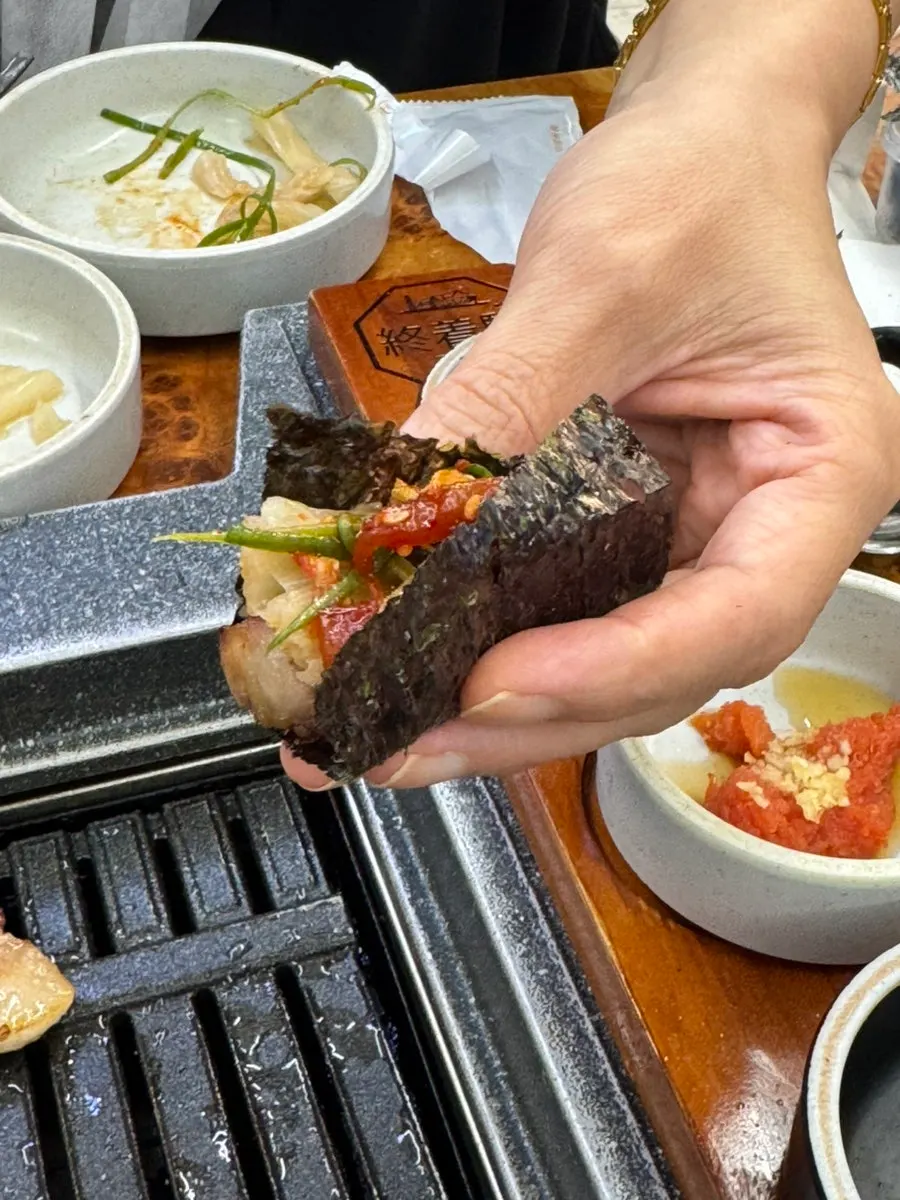 노릇하게 구워지는 삼겹살