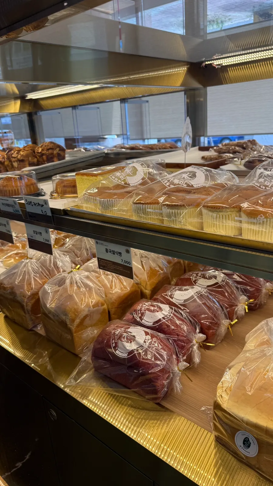 Corner with Korean wheat and mixed-grain meal breads