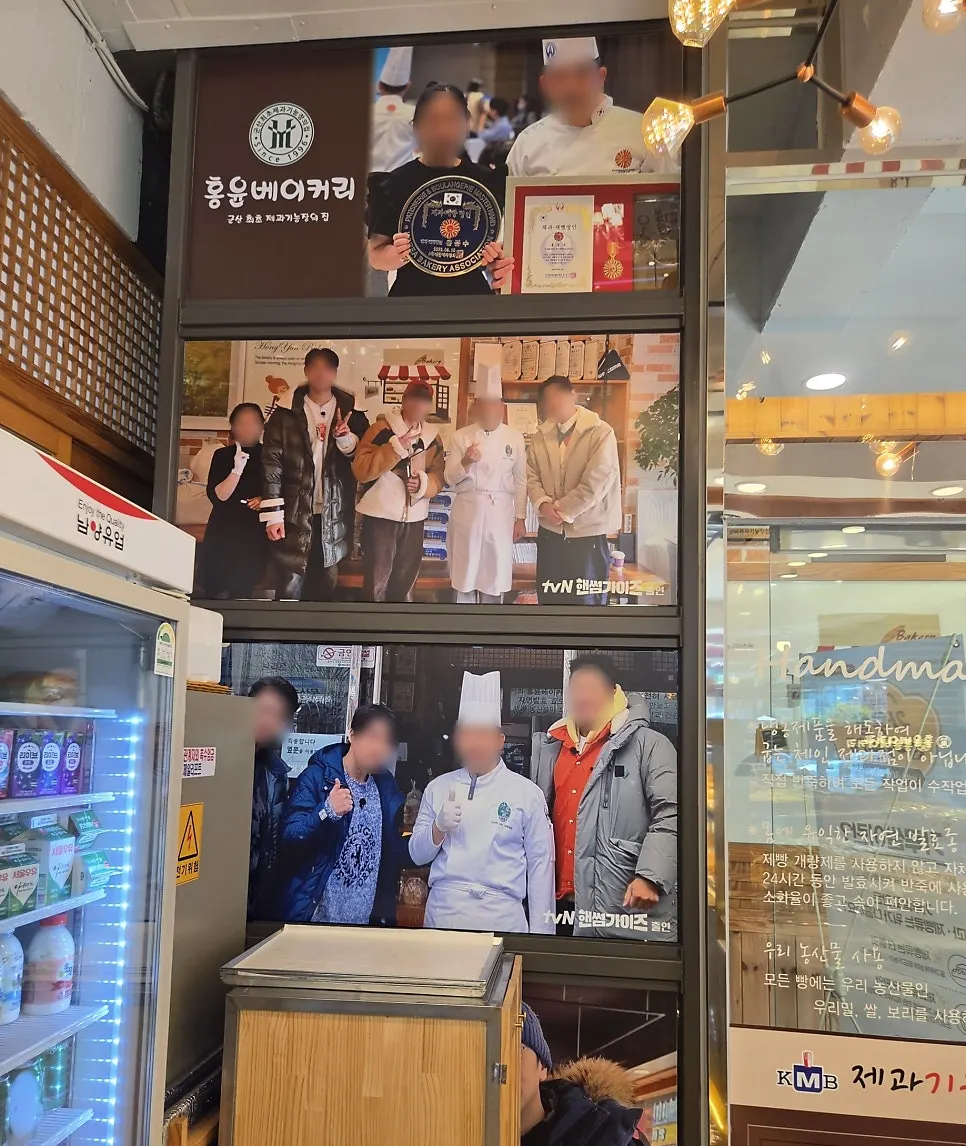 소금빵과 팥빵 등 기본 빵 진열