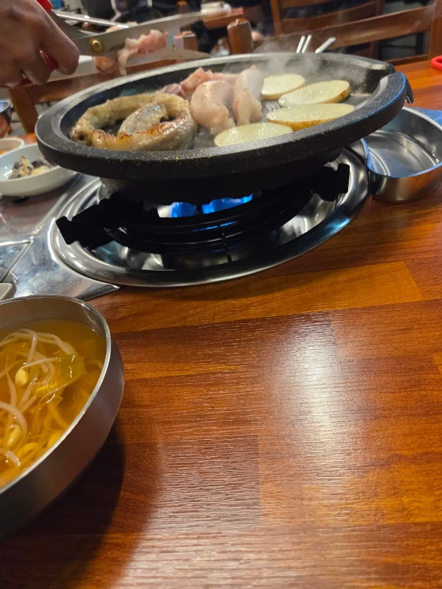 곱창 막창 대창이 담긴 모둠 구이