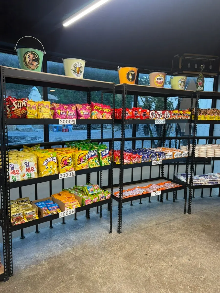 Selecting items at the store for meokping