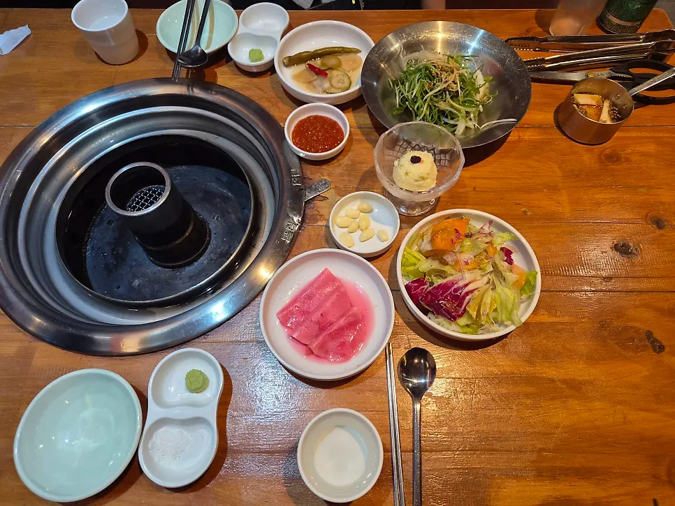 와인과 다양한 주류가 준비된 십삼대 매장