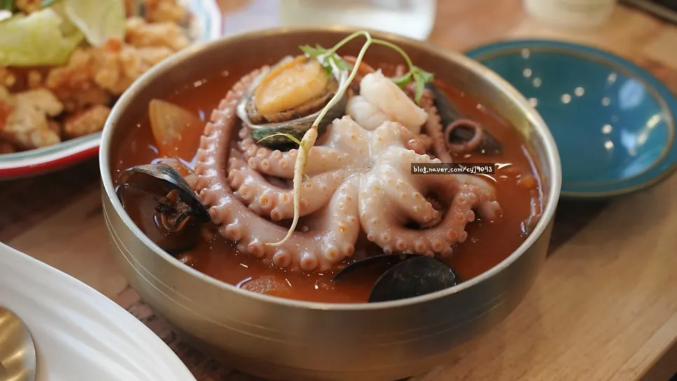 Bowl of octopus-abalone jjambbong packed with seafood