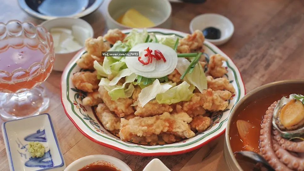 Medium tangsuyuk topped with lettuce and chives
