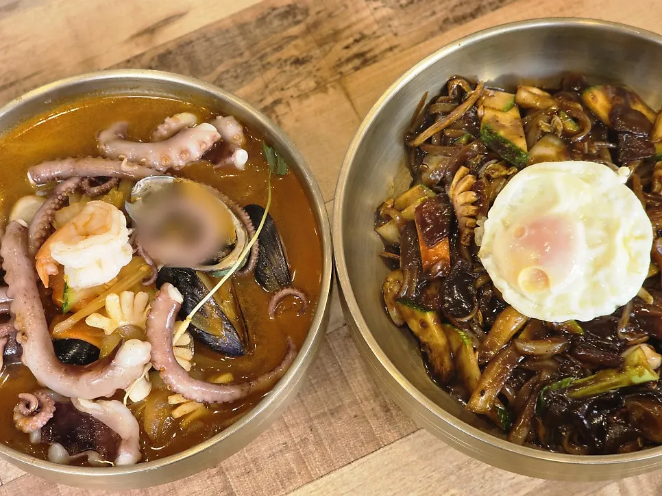 Octopus abalone jjambbong and haemul jaengban jjajang served together