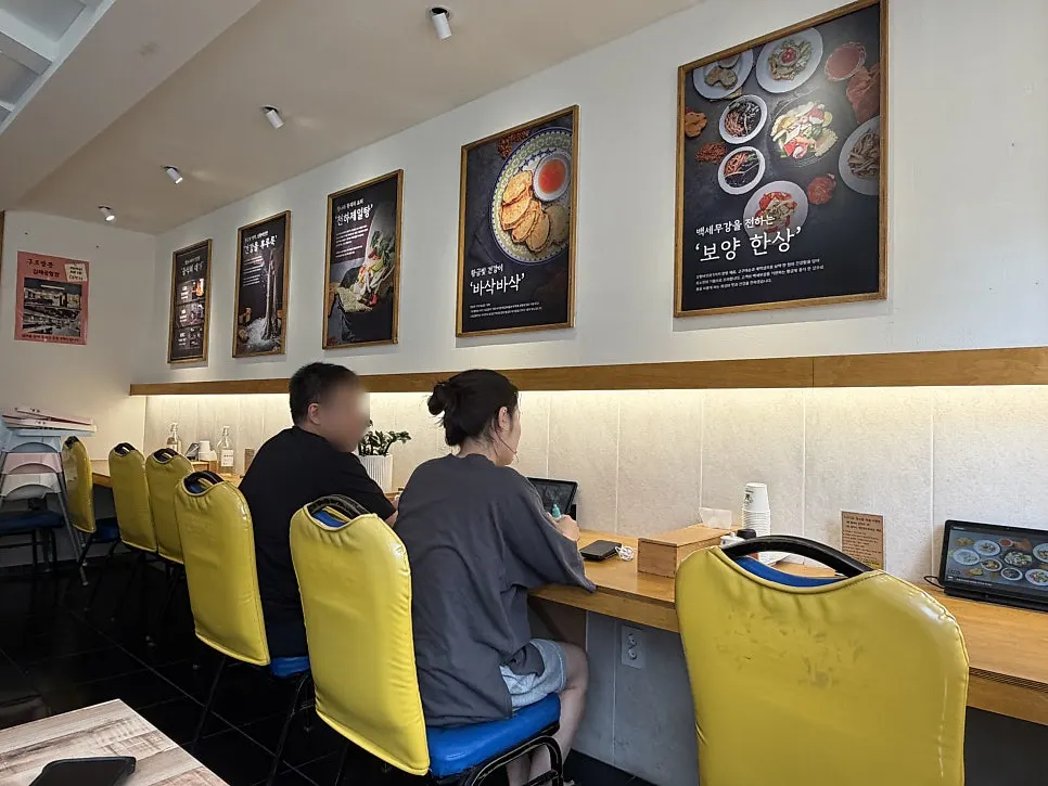 Tidy interior of Gupo Jjambbong