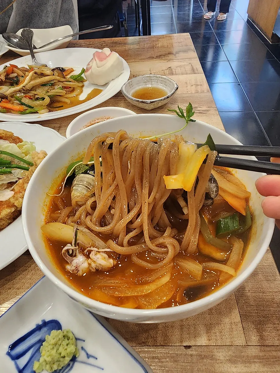 상황버섯면을 건져 올린 짬뽕