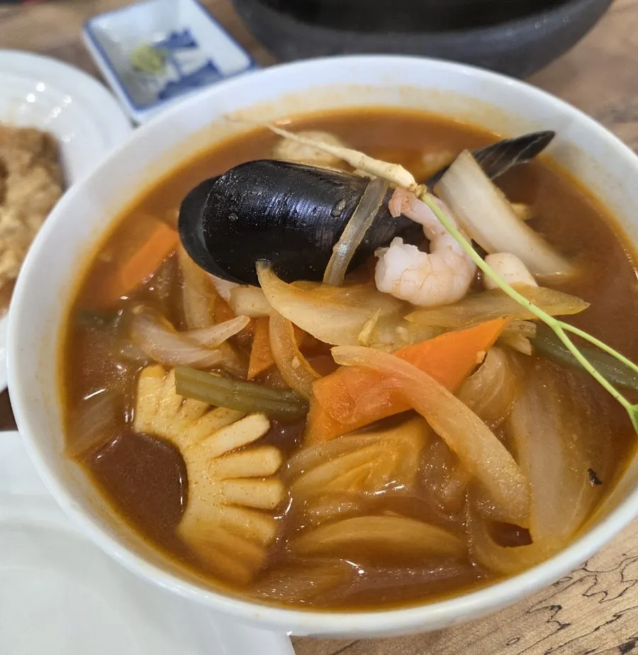 Main image introducing Gupo Jjambbong's lunch special