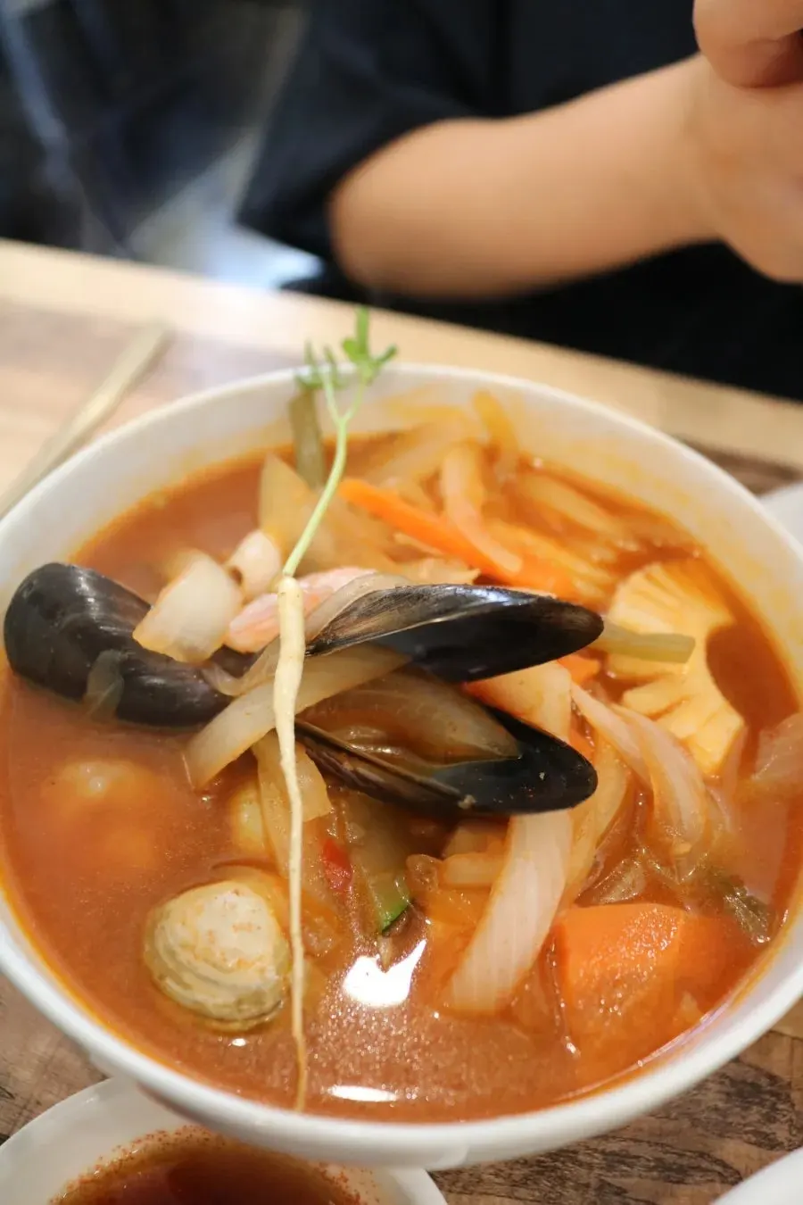 Thin, crispy batter on the tangsuyuk