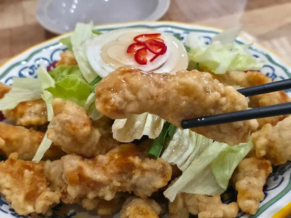 Tangsuyuk served with fresh vegetables