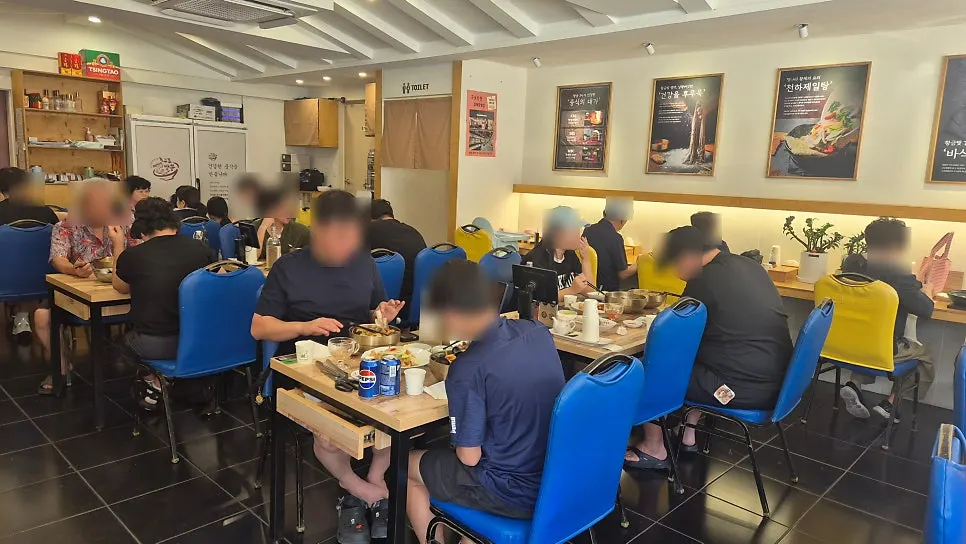 Interior of Gupo Jjambbong during Saturday lunch peak time