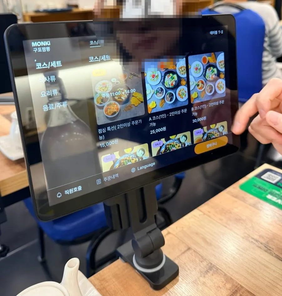 Tablet ordering device on the table