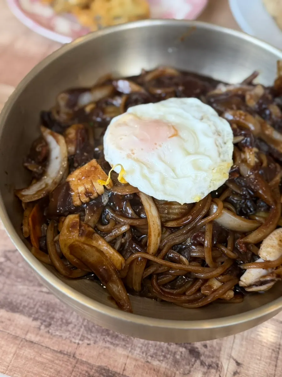 A bowl of octopus and abalone jjambbong