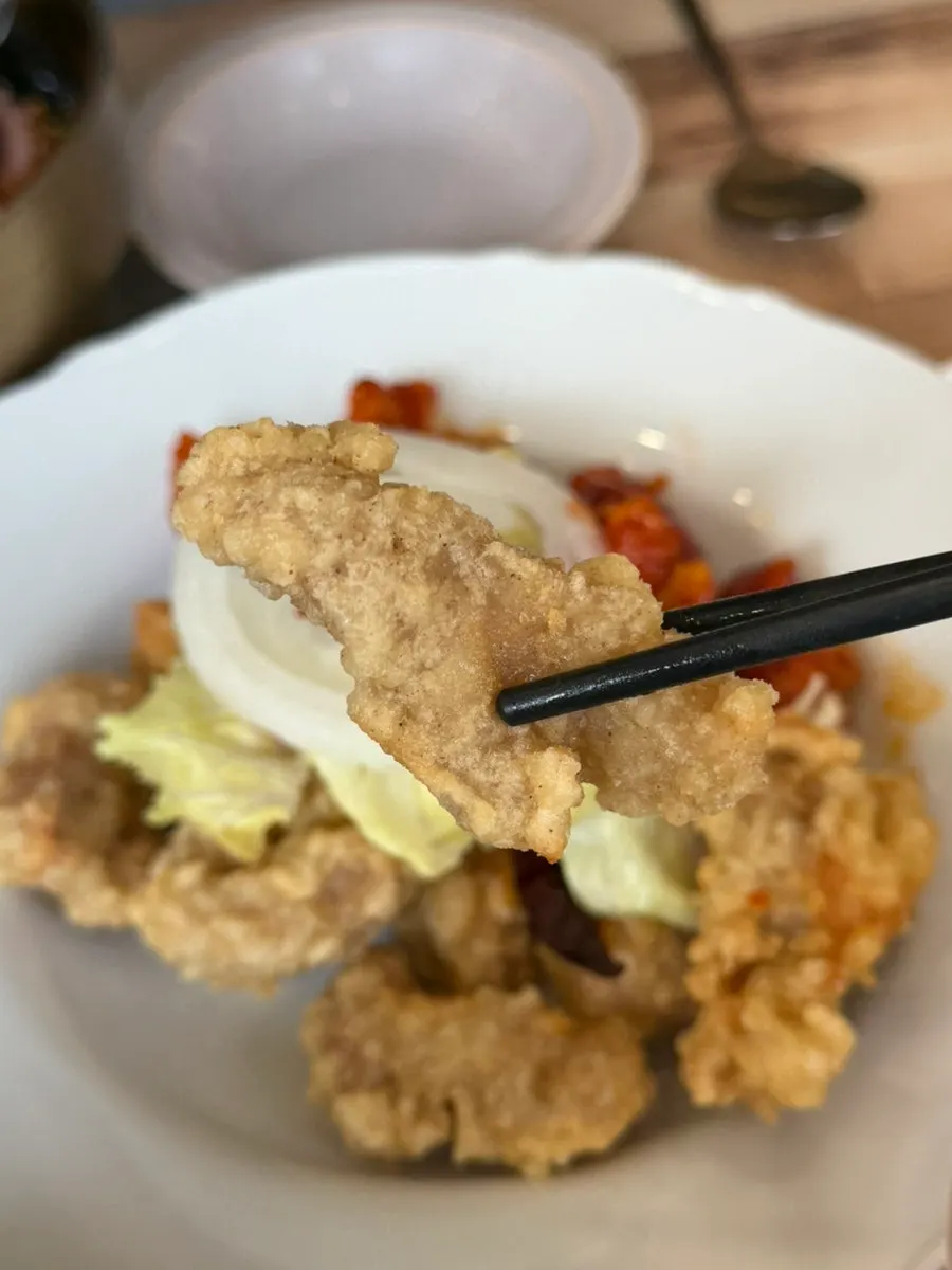 Half regular and half Sichuan-style tangsuyuk