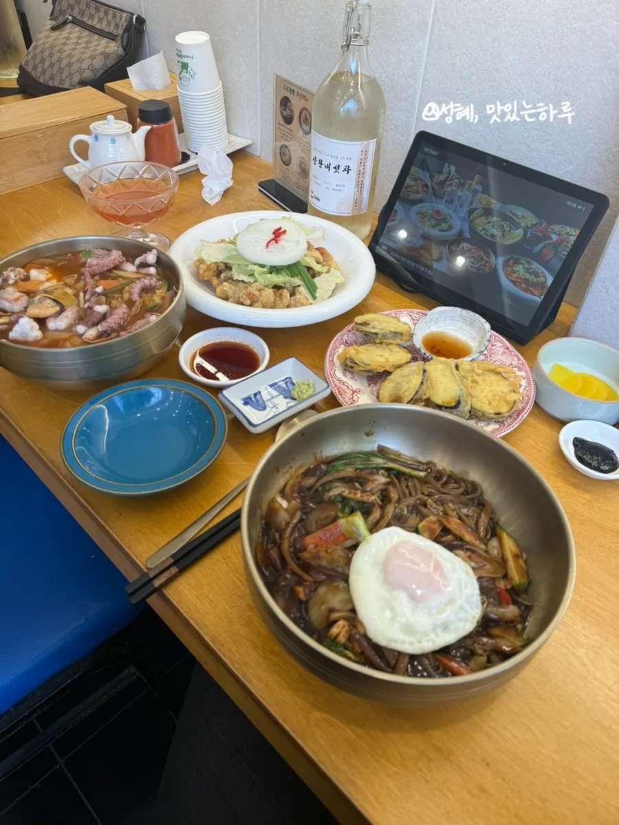 낙지 전복 짬뽕과 쟁반짜장 한상 차림