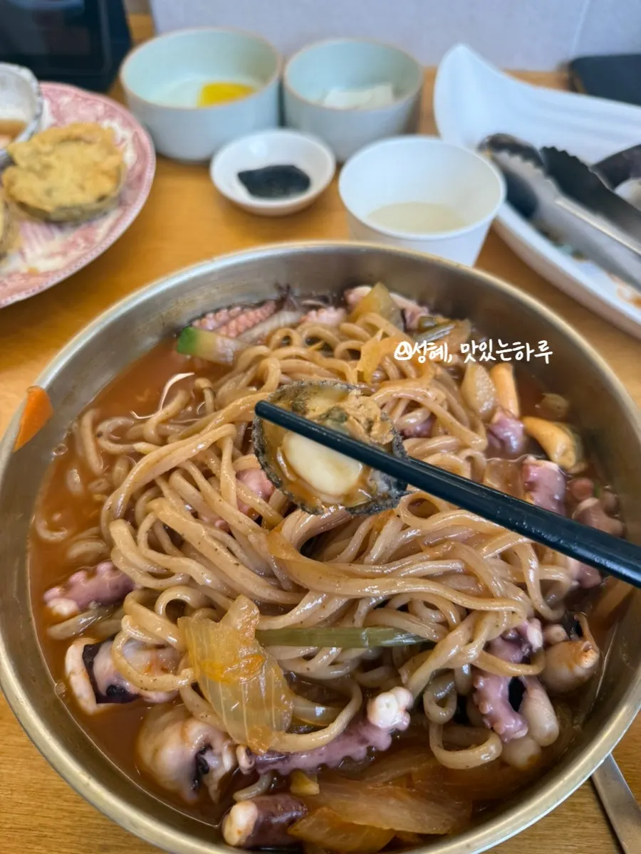 짬뽕 속 전복과 낙지