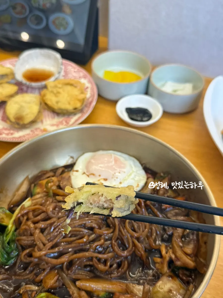 겉바속촉 가지튀김과 간장 소스