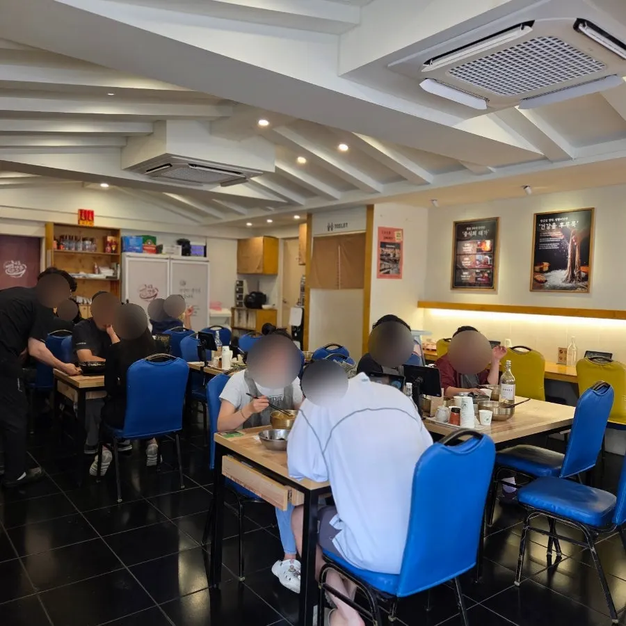 Gupo Jjambbong dining hall filled with family customers at weekend lunch