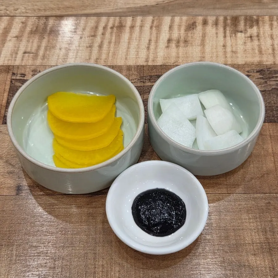Basic side dishes of pickled radish, onion, and black bean sauce