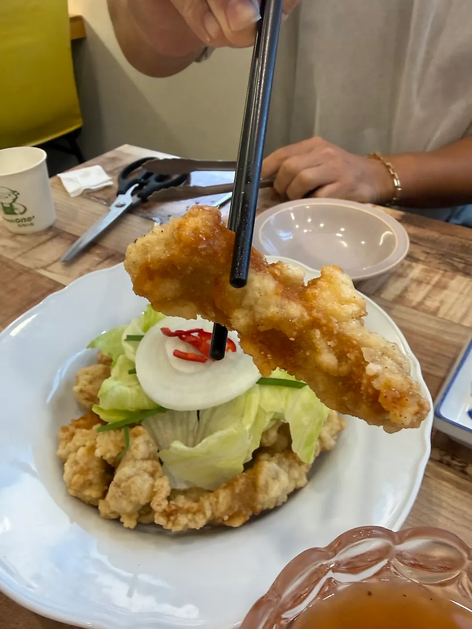 고구마순과 면발을 건져 올린 모습