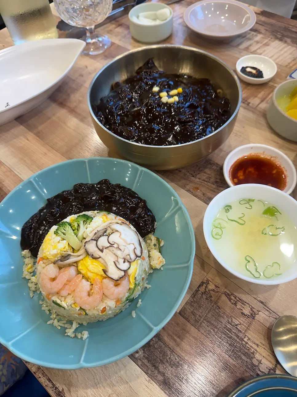 생야채와 생와사비를 올린 탕수육