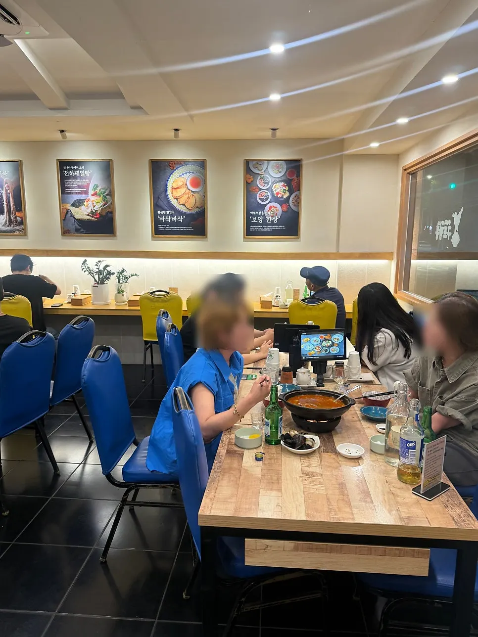 Interior of Gupo Jjambbong with plenty of tables