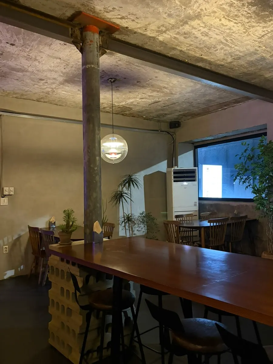 Window seating inside Muje