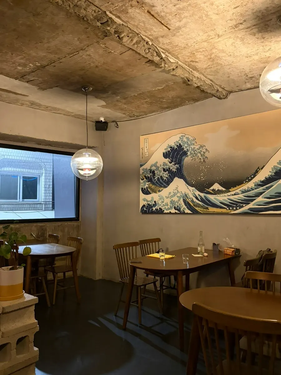 Muje's moody interior atmosphere