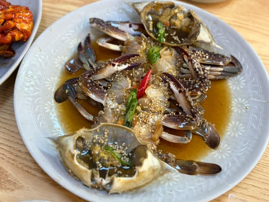 Plate of roe-filled female soy crab