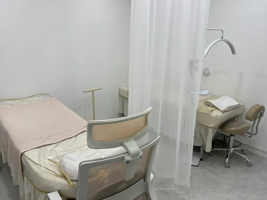 Neatly arranged treatment room at Mippeudang