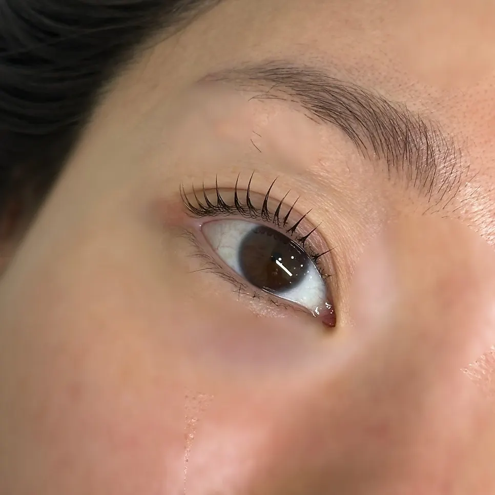 After shot with lashes curled naturally