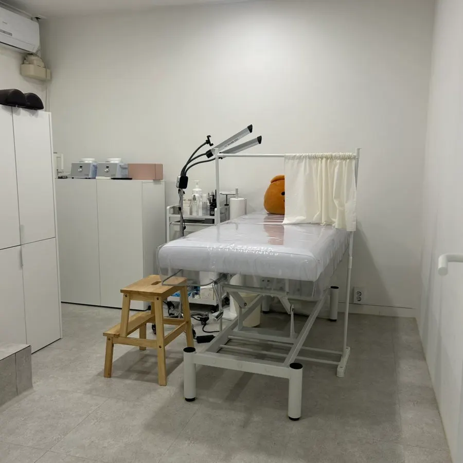 Lash perm treatment space at Mippeudang Guri