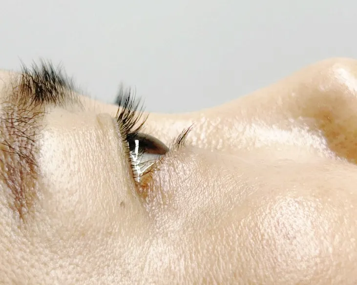 Waiting before the lash perm treatment