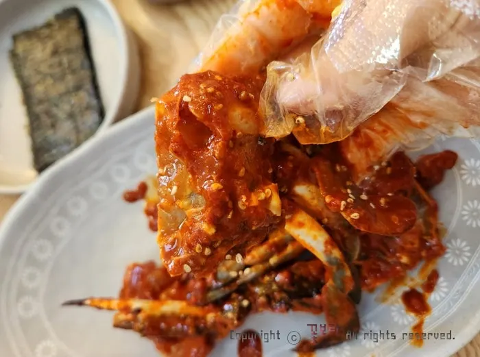 간장게장 집게발과 꽃게 살