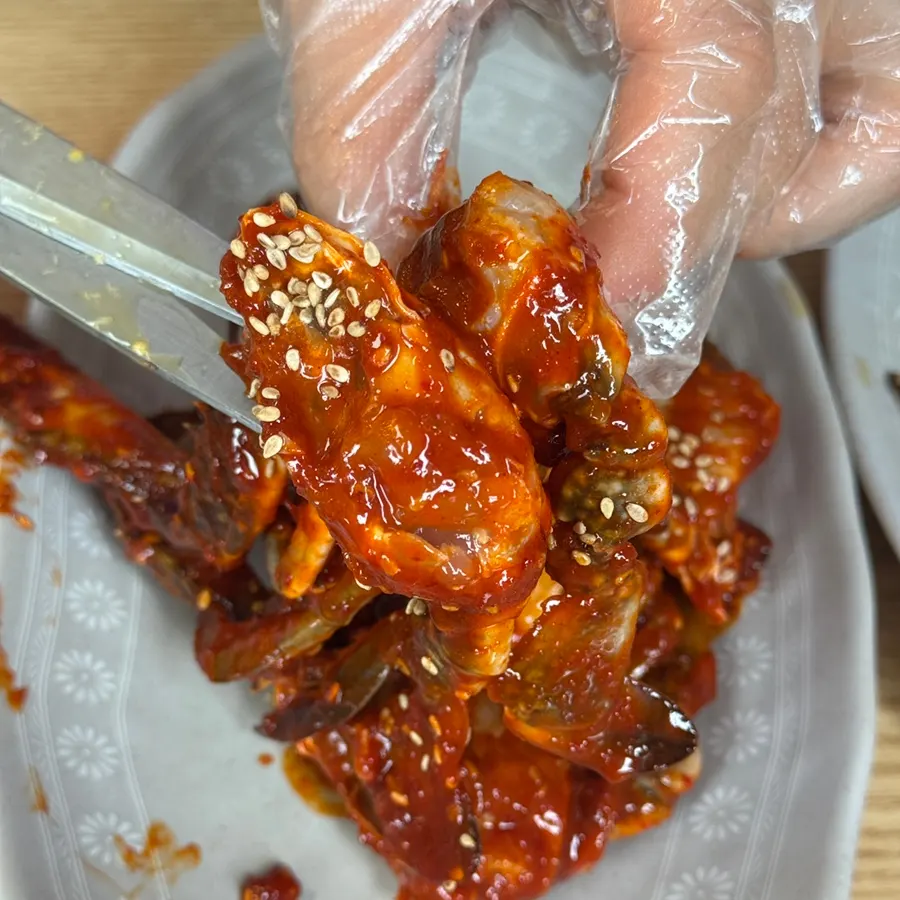 Yangnyeom gejang con carne bien cargada