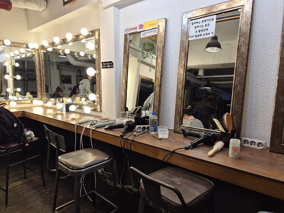 Waiting room doubling as a makeup touch-up space