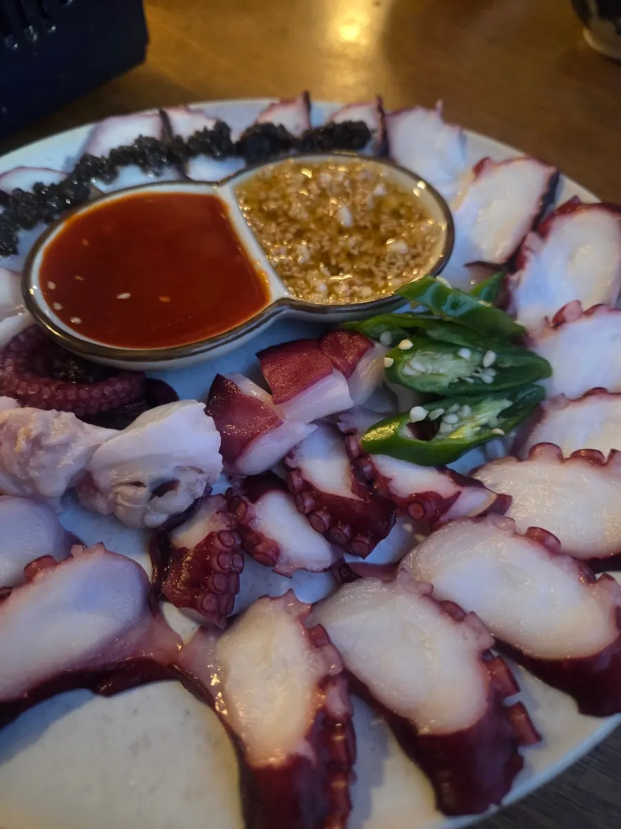 Drinking table set with Muje's food