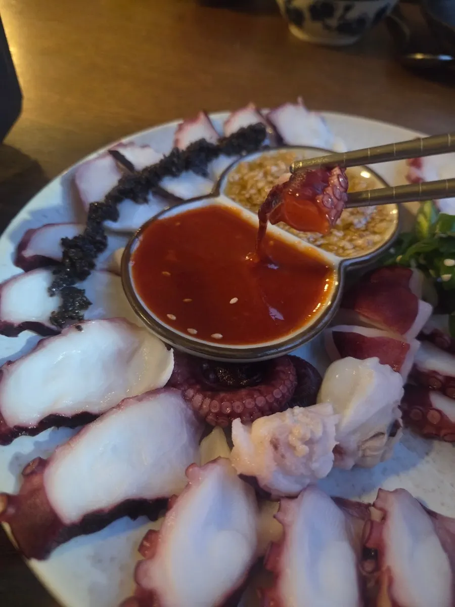 Food and sauces on Muje's table