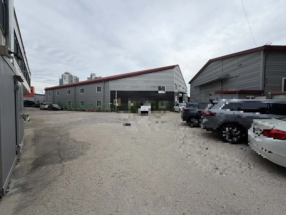 Spacious parking lot behind the restaurant building