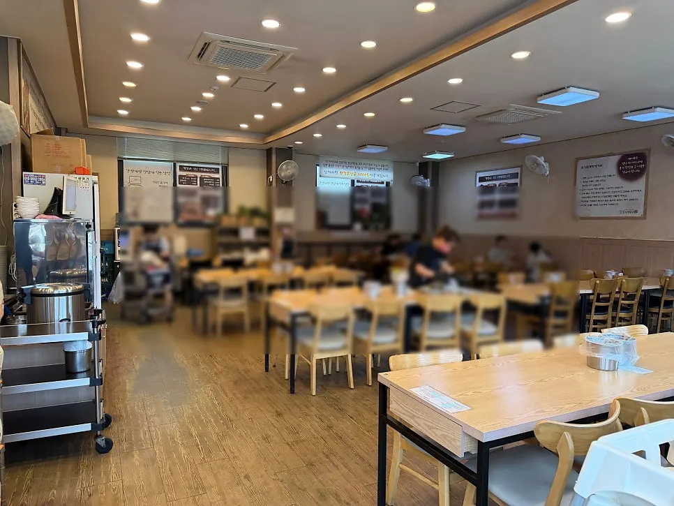 Interior of Onggi Kkotgejang Main Branch with customers at 2pm