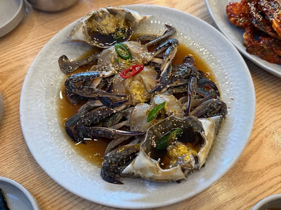 Plate of soy crab topped with chili