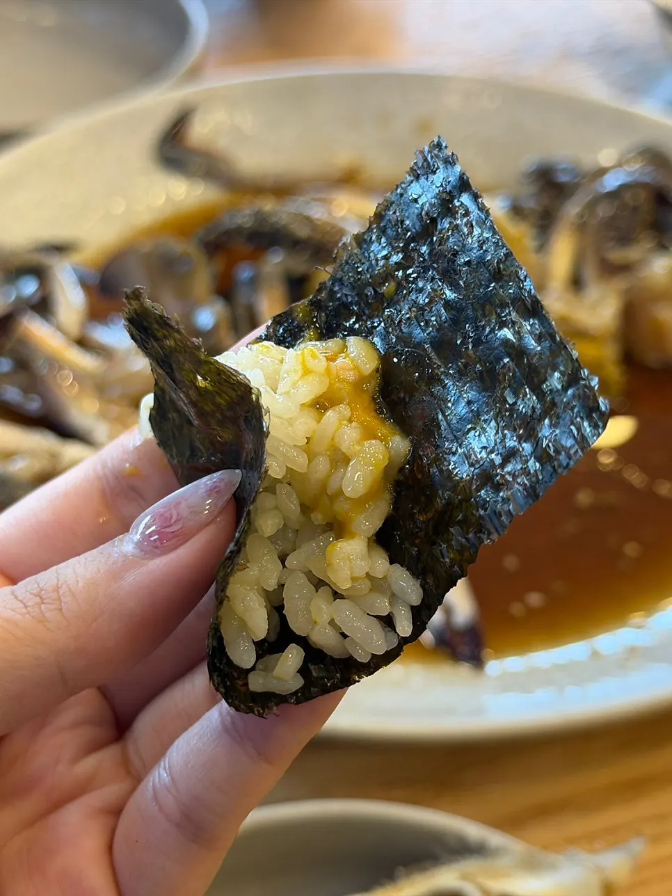 Mixing rice into the crab shell