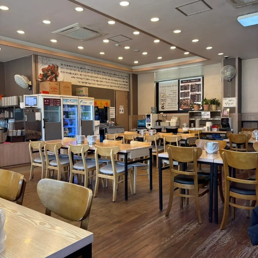 단체석이 있는 옹기꽃게장 본점 좌석