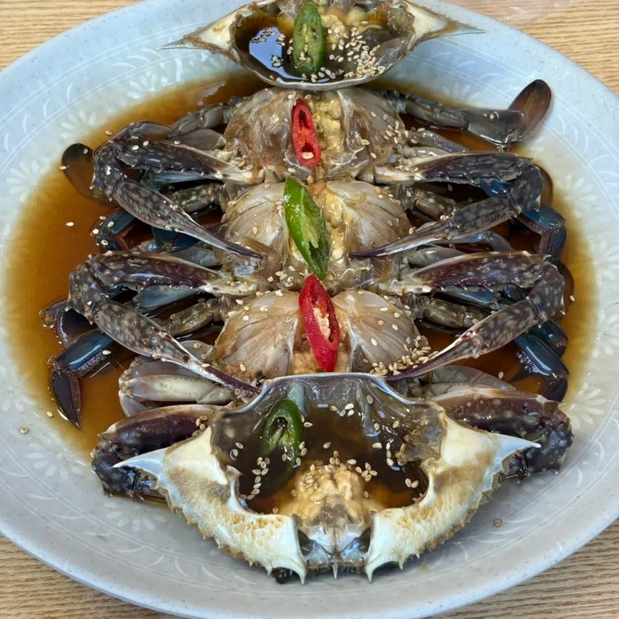 처음 나온 간장게장 접시