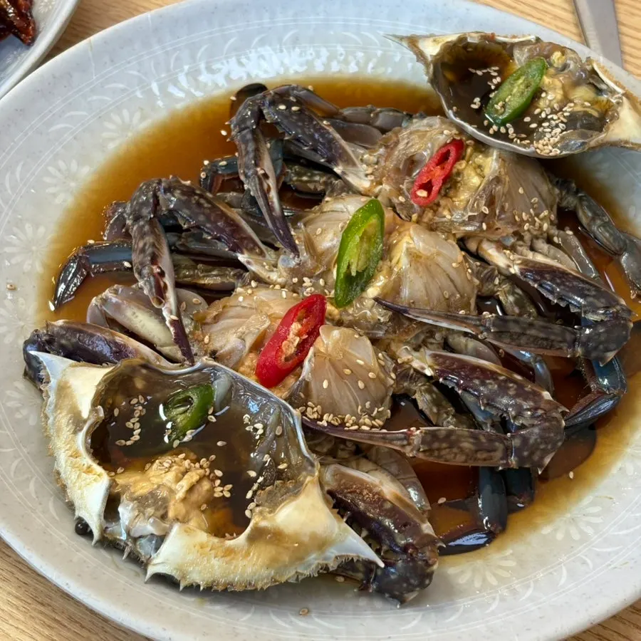 김과 날치알 등 기본 밑반찬